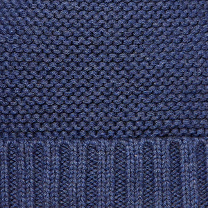 Close up knit blue